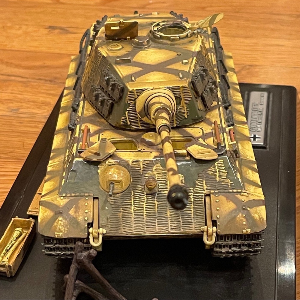 Forces of Valor German King Tiger 1/32
